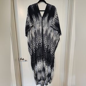 Natori Caftan Dress Blurred Geometric Pattern